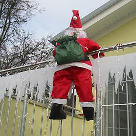 Dekoration Eiszpafen am Balkongeländer