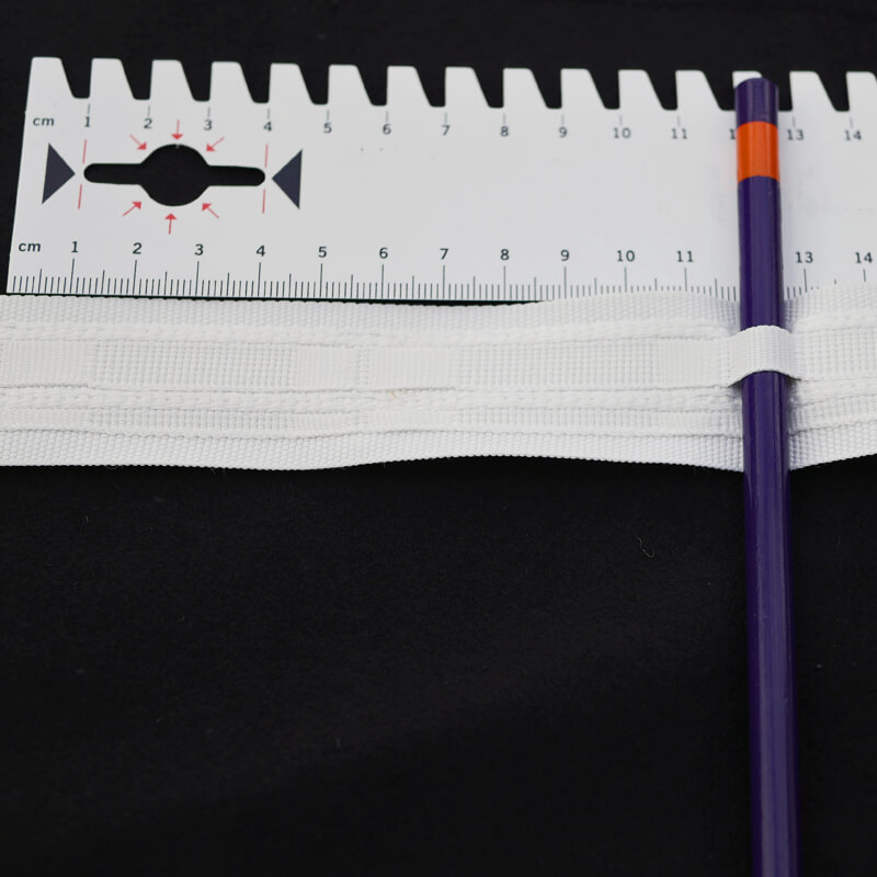 Abbildung mit Bleistift. Raport 5,7 cm (Schlaufe zu Schlaufe)