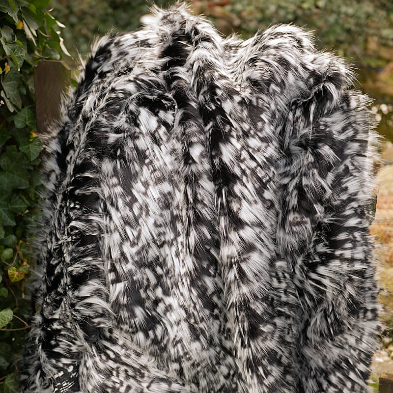 Langhaarfell mit Zickzack Muster grau/petrol/blau/lila/schwarz 70 mm Flor