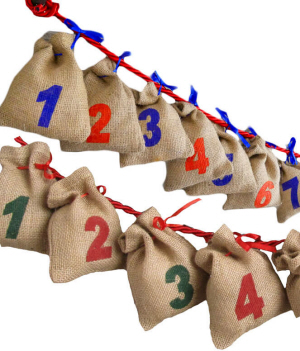 Adventskalender mit aufgedruckten Zahlen 1 - 24