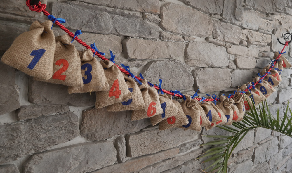 Adventskalender Jutesäckchen mit Zahlen blau/orange. Kordel optional