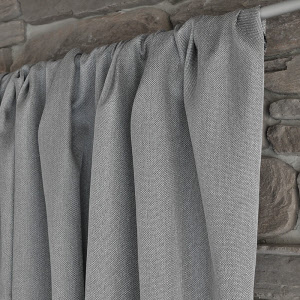 Schöner weicher Fall der Falten, Farbe grau