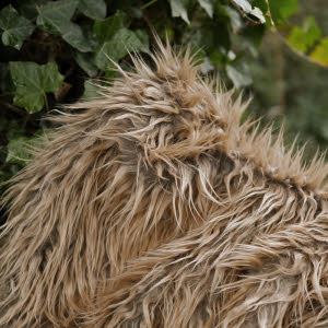 Weiches Zottelfel. Unterflor dunkelbraun, Spitzen (lange Haare) beige